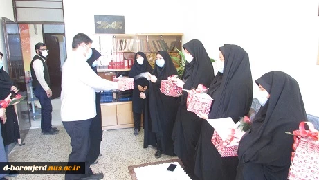 تقدیر از همکاران خانم به مناسبت روز زن و مادر 4