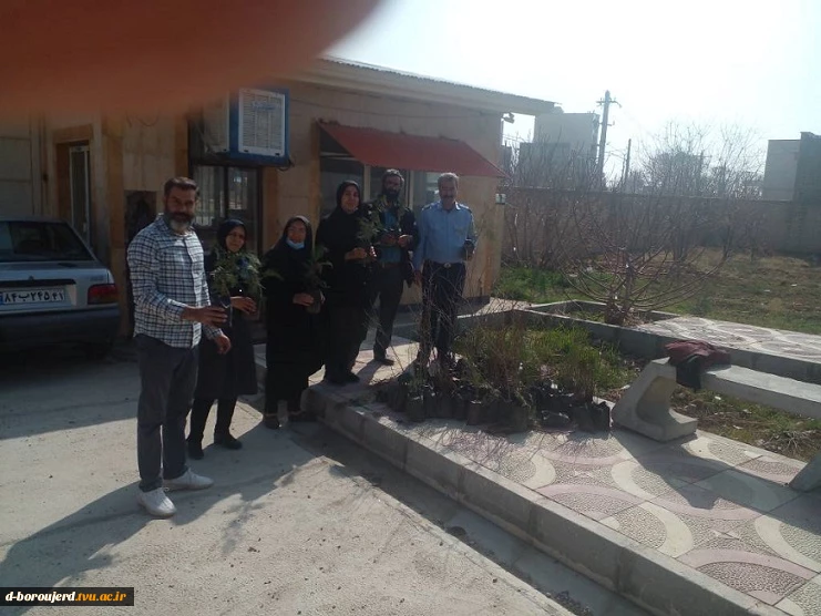 کاشت نهال در خوابگاه آموزشکده به منظور پاسداشت روز درختکاری و هفته منابع طبیعی 3