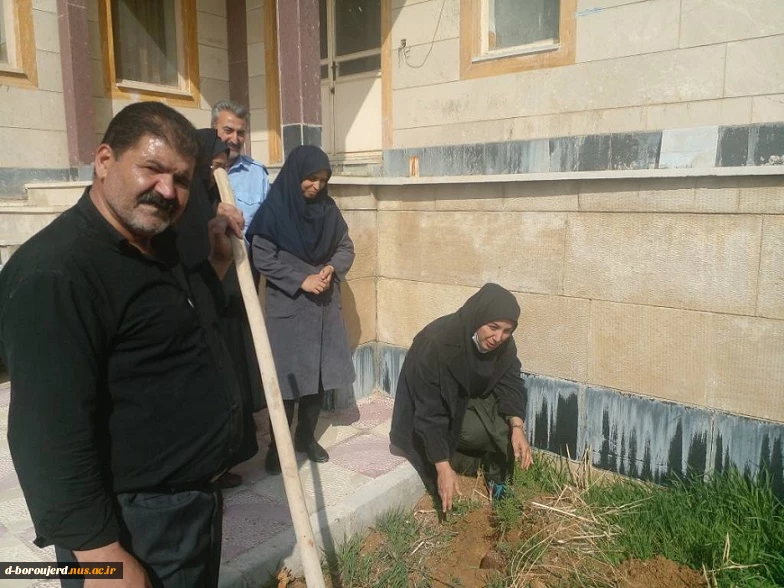 کاشت نهال در خوابگاه آموزشکده به منظور پاسداشت روز درختکاری و هفته منابع طبیعی 4