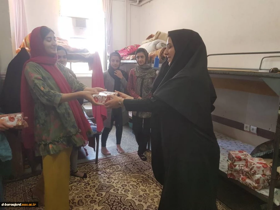 بازدید ریاست محترم آموزشکده و مسئولین حوزه دانشجویی از سلف سرویس و رایزنی در مورد مشکلات طبخ و توزیع غذا 2