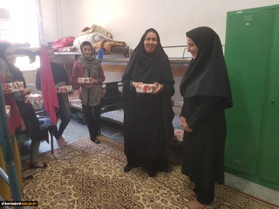 بازدید ریاست محترم آموزشکده و مسئولین حوزه دانشجویی از سلف سرویس و رایزنی در مورد مشکلات طبخ و توزیع غذا 4