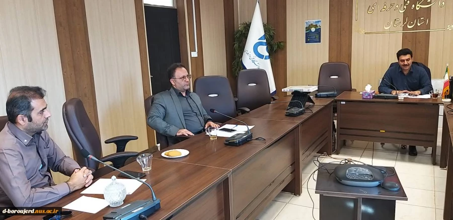 برگزاری جلسه آموزش و پژوهش با گرامیداشت هفته پژوهش و فناوری در دانشکده فنی و حرفه ای پسران خرم آباد 3