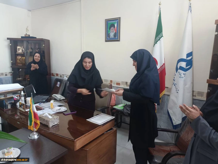 مراسم گرامیداشت روز معلم با حضور رئیس آموزشکده فنی وحرفه ای دختران بروجرد  و اساتید و کارکنان آموزشکده  برگزار شد  2