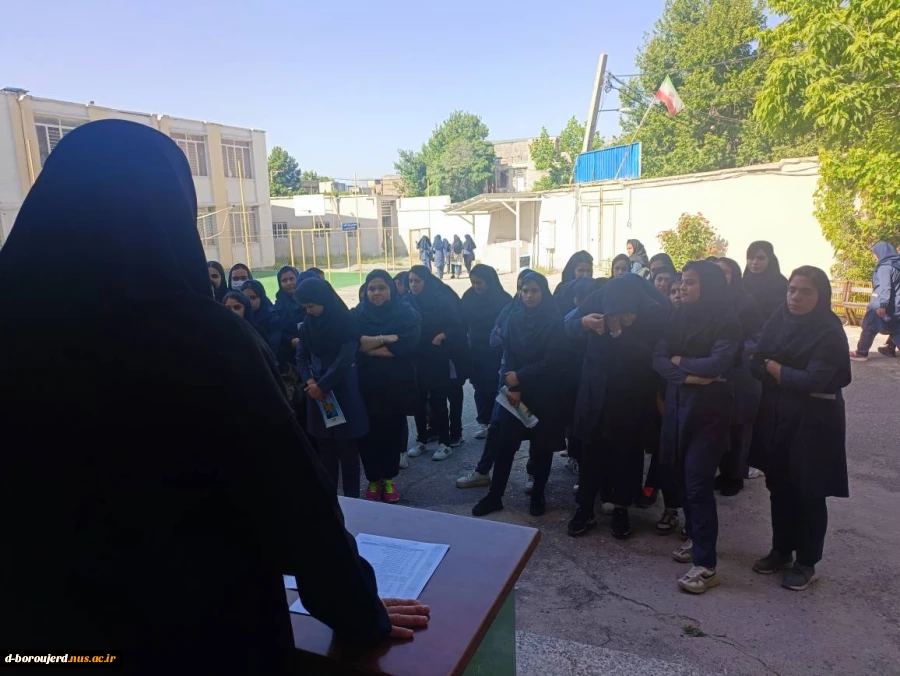در تاریخ ۲۹ اردیبهشت ۱۴۰۳ ساعت ۸ صبح خانم بهروش معاون واقای ناظریان رئیس اداره اموزش،اموزشکده دختران بروجرد در هنرستان حضرت زینب بروجرد حضور یافتند 5