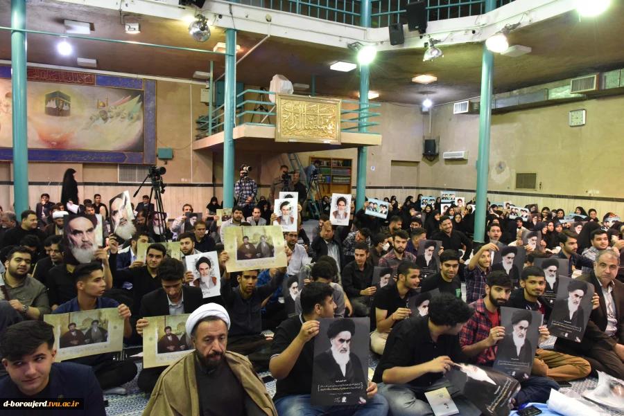در آستانه فرارسیدن سالگرد رحلت بنیان‌گذار انقلاب اسلامی؛
حضور دانشگاهیان دانشگاه فنی و حرفه‌ای در حسینیه جماران
 2